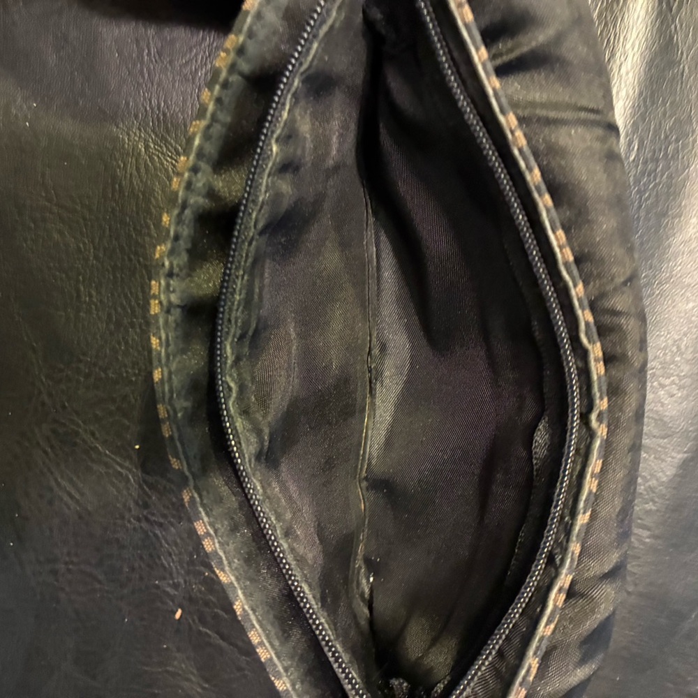 Fossil 8” Wristlet Wallet With Card Holders And Zippered Pocket - Picture 5 of 11